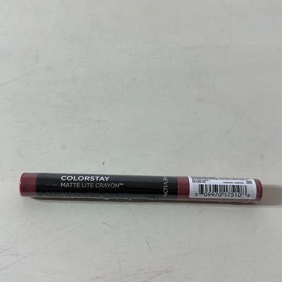 Revlon matte lite lip crayon - Picture 2 of 3